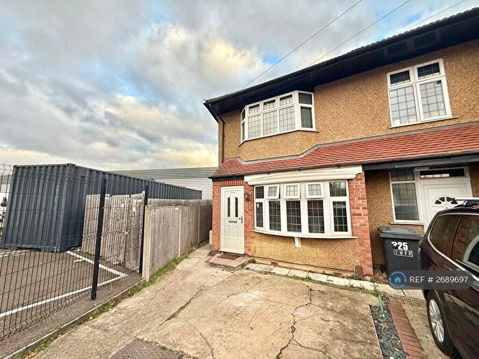 2 Bedroom Flat To Rent In South Street, Romford, RM1