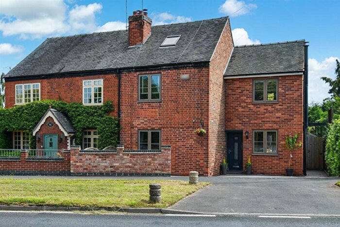 3 Bedroom Semi-Detached House For Sale In Duffield Road, Allestree, Derby, DE22