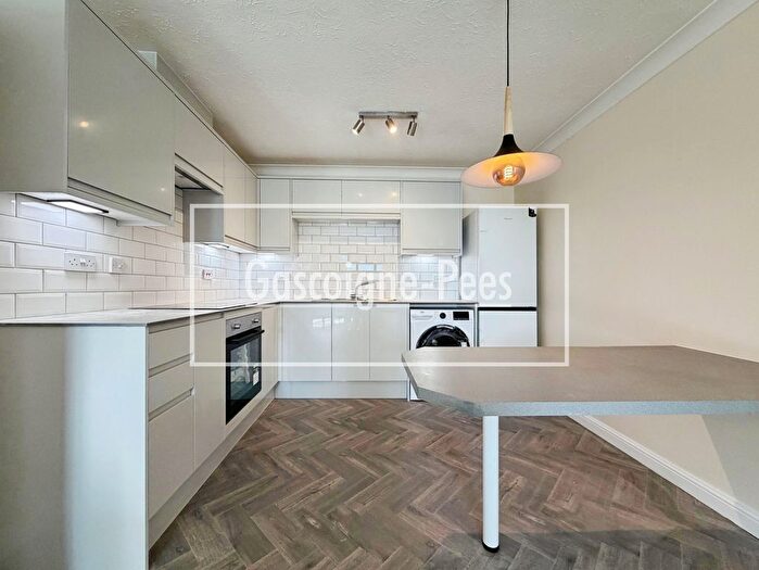 1 Bedroom Flat To Rent In Cobham Gate, Cobham, KT11