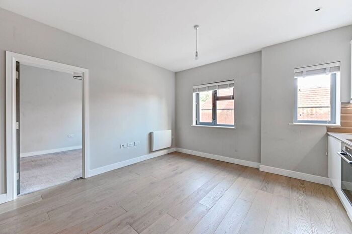 1 Bedroom Flat To Rent In The Broadway, Cheam, Sutton, SM3
