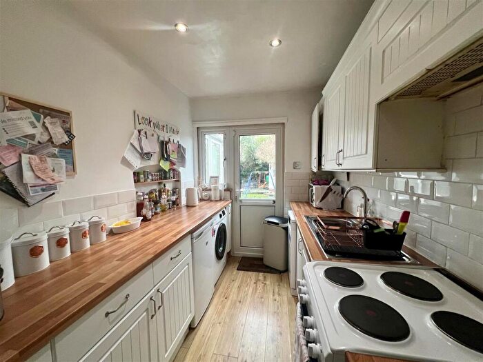 3 Bedroom End Of Terrace House For Sale In Leighton Avenue, Leigh-On-Sea, SS9