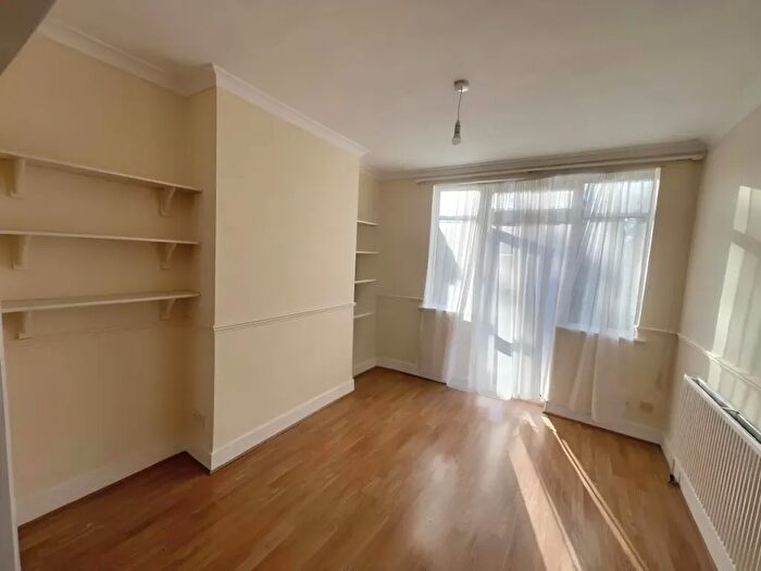 3 Bedroom Terraced House To Rent In Morley Avenue, Edmonton, N18