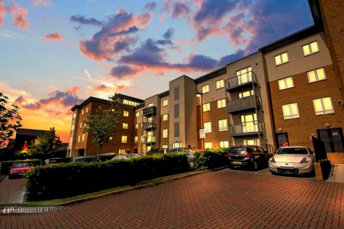 2 Bedroom Flat To Rent In Todd Close, Borehamwood, WD6