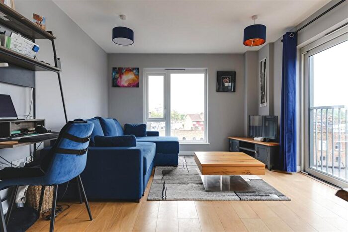 2 Bedroom Flat For Sale In Cresset Road, Hackney, E9