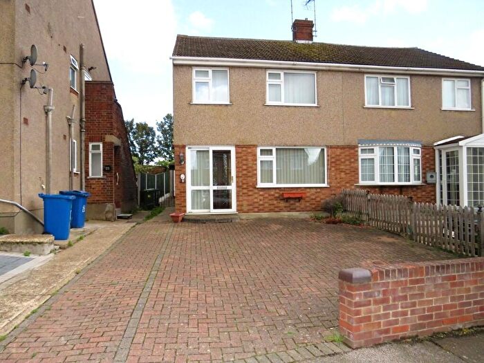 3 Bedroom Semi Detached House For Sale In Clarkebourne Drive, Little Thurrock, Grays, Essex, RM17