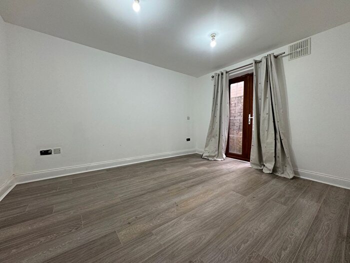 2 Bedroom Flat To Rent In Farley Drive, Ilford, IG3