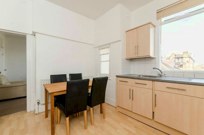1 Bedroom Flat To Rent In Spencer Road, Grove Park, London, W4