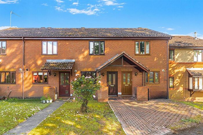 2 Bedroom Terraced House For Sale In Parklands, Banbury - Recently Renovated, OX16