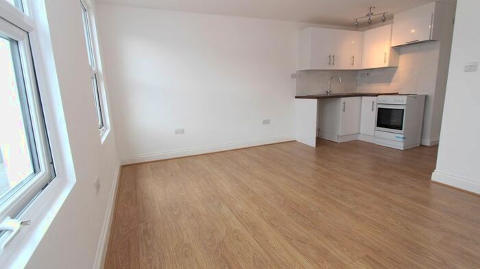 1 Bedroom Flat To Rent In Summers Lane, London, N12