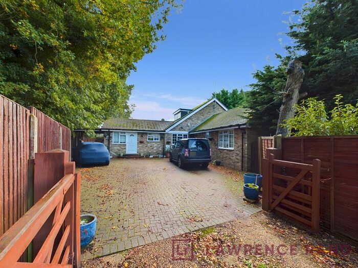 5 Bedroom Detached House For Sale In Northwood Road, Harefield, UB9