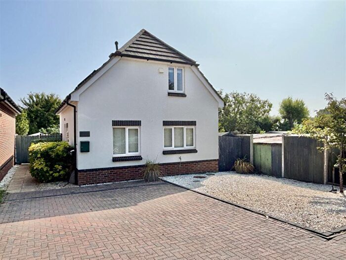 3 Bedroom Detached House For Sale In Saxon Close, Hamworthy, Poole, BH15
