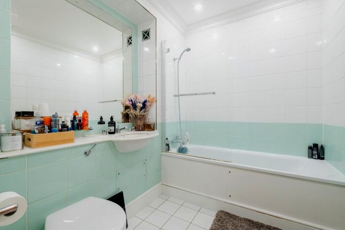 1 Bedroom Flat To Rent In Teal Court, St Katherine Docks, E1W