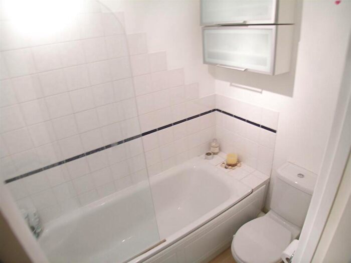 1 Bedroom Flat To Rent In Uxbridge Road, Kingston, KT1