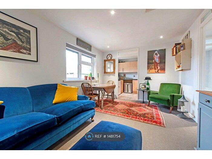 1 Bedroom Flat To Rent In Keith Connor Close, London, SW8