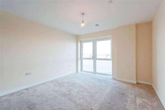 2 Bedroom Flat For Sale In Azera, Capstan Road, Southampton, Hampshire, SO19