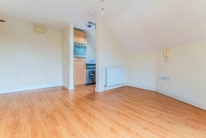 Studio To Rent In Springfield Road, Horsham, RH12