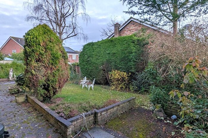 4 Bedroom Detached House To Rent In Lightwater, Surrey, GU18