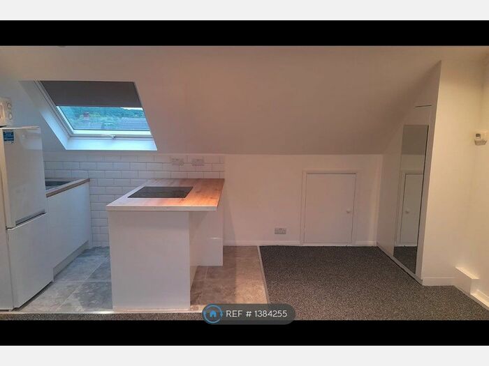 Studio To Rent In Blenheim Park Road, South Croydon, CR2