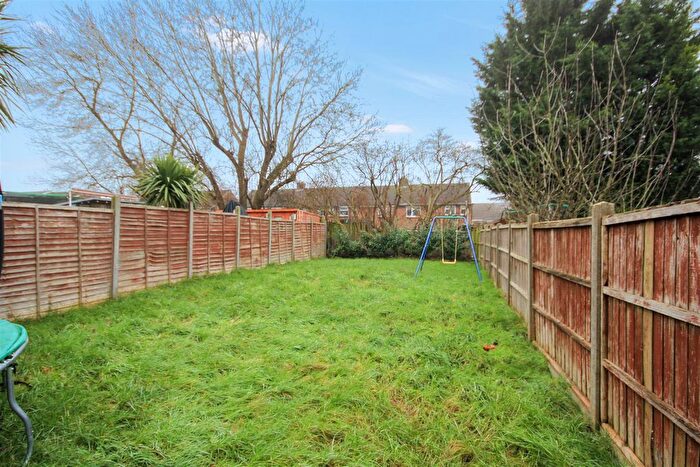 3 Bedroom Terraced House For Sale In Gloucester Crescent, Rushden, NN10