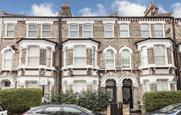 2 Bedroom Flat To Rent In Sangora Road, Battersea, SW11