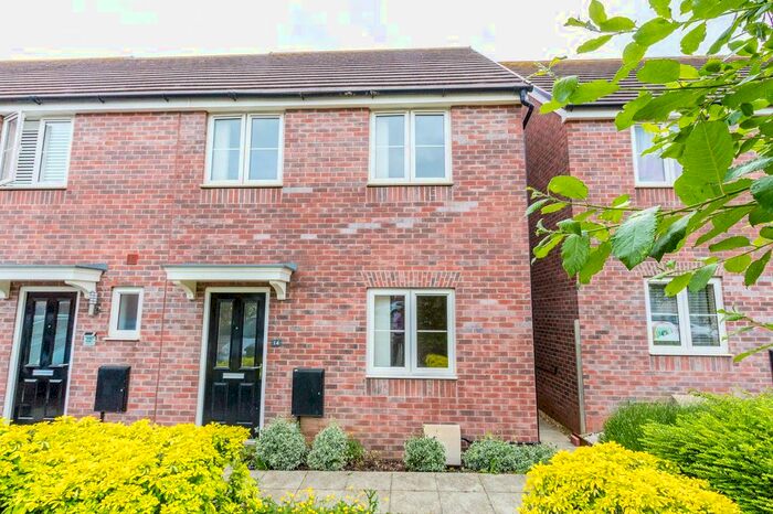 3 Bedroom End Of Terrace House To Rent In Alnwick Close, Rushden, NN10