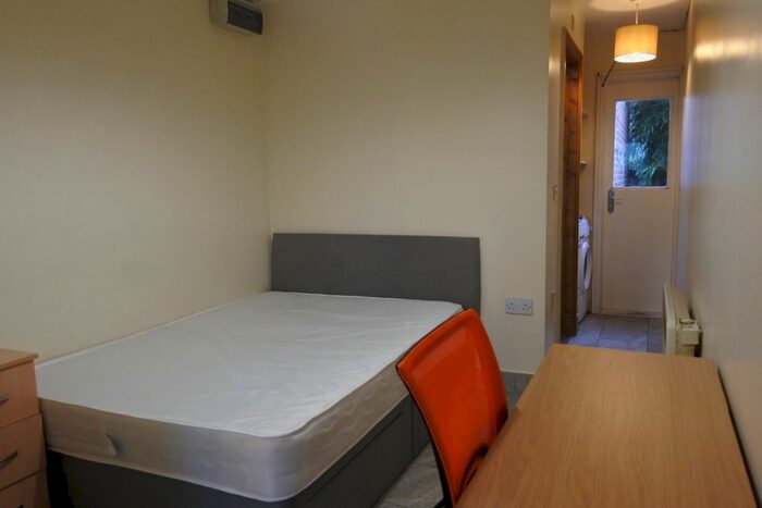 Studio To Rent In Southfields, Hendon, NW4