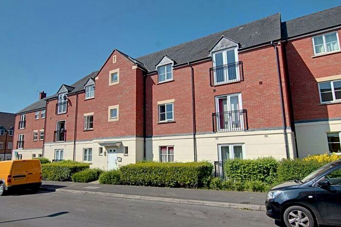 2 Bedroom Flat To Rent In Blease Close, Trowbridge, BA14