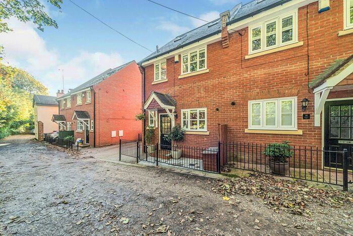 3 Bedroom Town House To Rent In Storehouse Lane, Hitchin, SG4