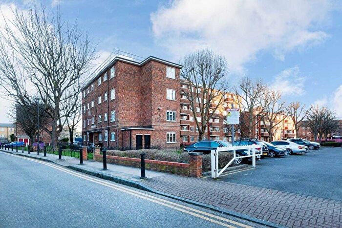 3 Bedroom Flat To Rent In Lindley Street, Whitechapel, E1