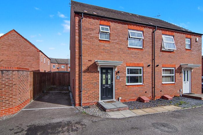 3 Bedroom Semi-Detached House For Sale In Madison Close, Coventry, CV4