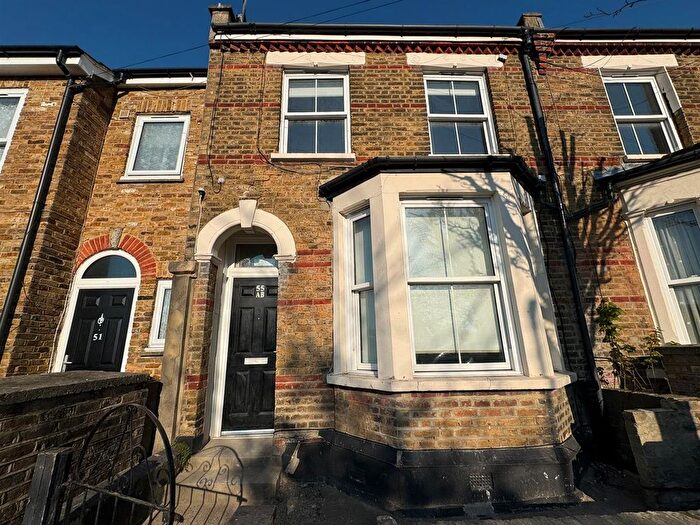 2 Bedroom Flat To Rent In Heron Road, London, SE24