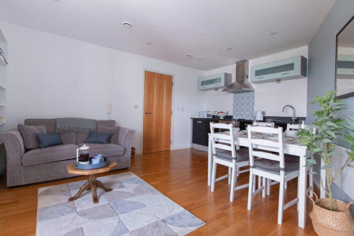 2 Bedroom Apartment For Sale In Gateway East, LS9
