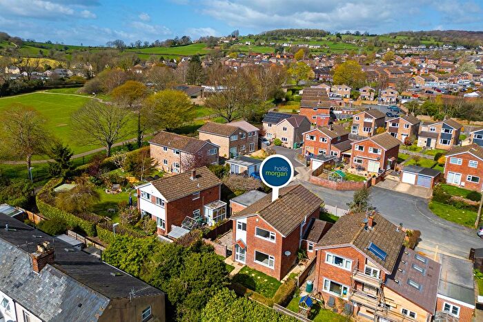 4 Bedroom Detached House For Sale In The Beagles, Cashes Green, Stroud, GL5