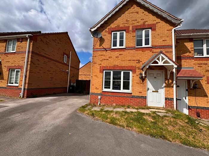 3 Bedroom Semi-Detached House For Sale In Thornroyd Drive, Bradford, BD4