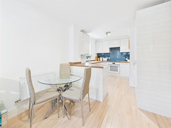 1 Bedroom Flat For Sale In The Green, Theale, RG7