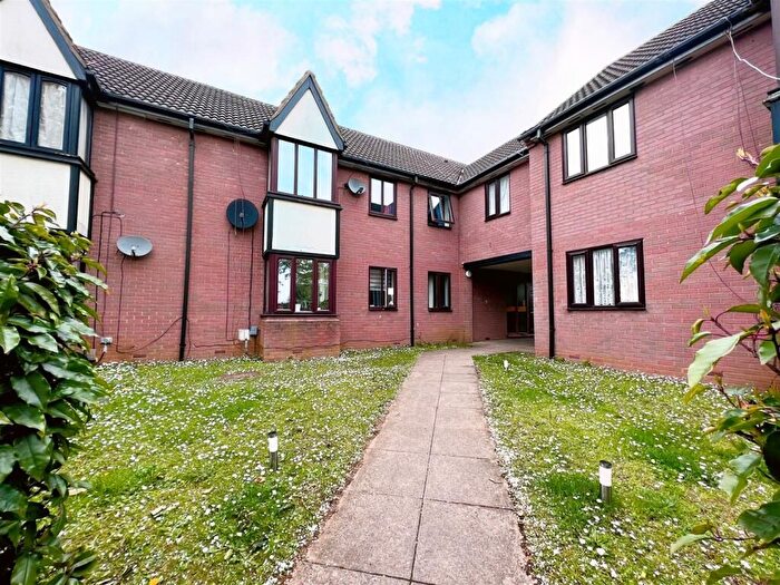 2 Bedroom Flat For Sale In Petunia Court, Luton, LU3