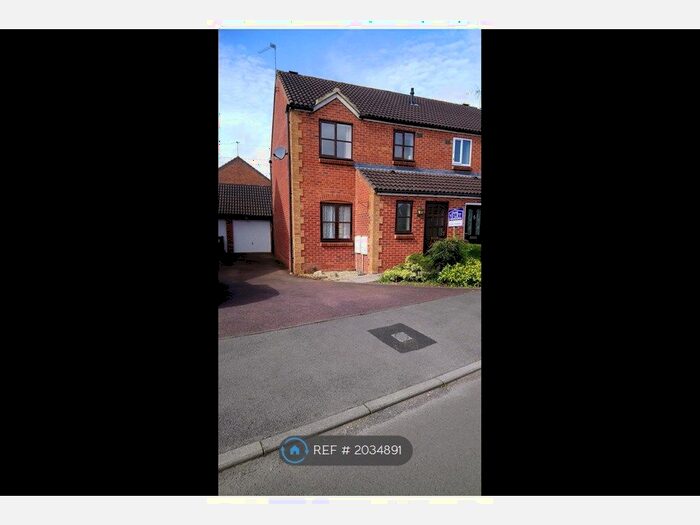 3 Bedroom Semi-Detached House To Rent In Balmoral Close, Chippenham, SN14