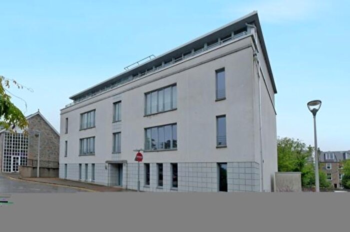 2 Bedroom Flat To Rent In Dempsey Court, Queens Lane North, West End, Aberdeen, AB15