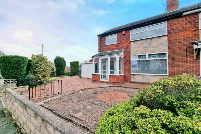 3 Bedroom Semi-Detached House To Rent In Thanet Grove, Blurton, Stoke-On-Trent, ST3