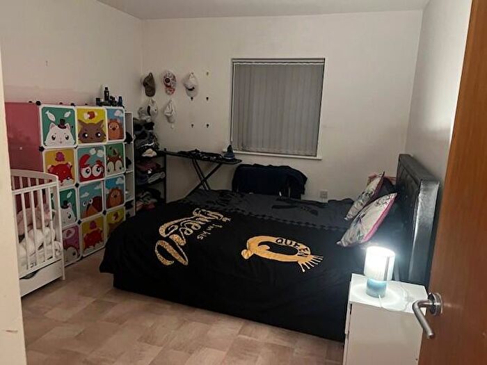 2 Bedroom Flat To Rent In Royal Crescent, Newbury Park, IG2