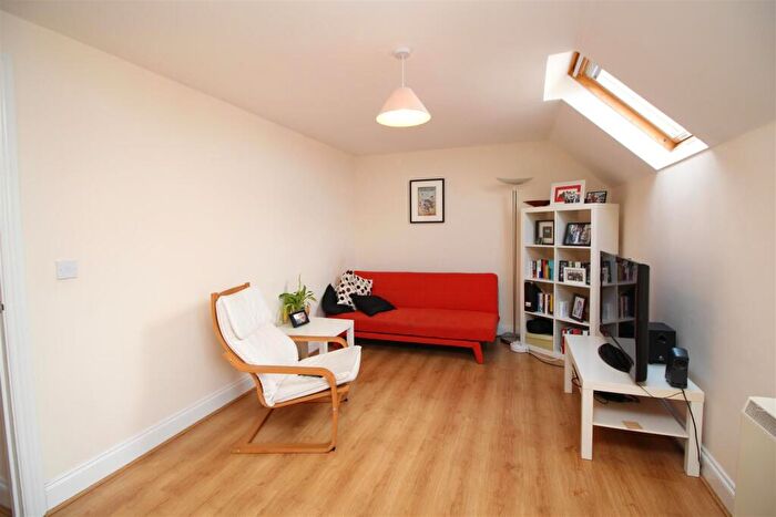 2 Bedroom House To Rent In Sanders Place, Walsworth Road, Hitchin, SG4