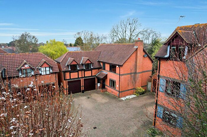 4 Bedroom Detached House For Sale In Walton Road, Middleton, Milton Keynes, MK10