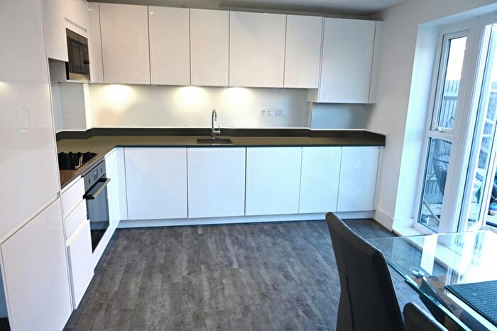 4 Bedroom Detached House For Sale In Beatrice Square, Tadworth, KT20