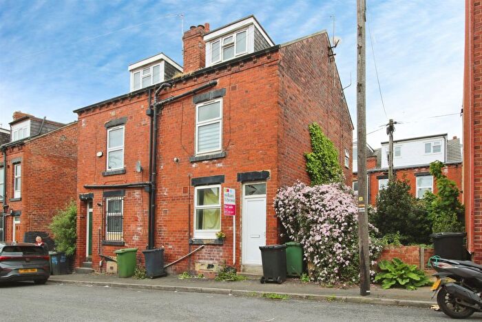 3 Bedroom Terraced House For Sale In Kelsall Avenue, Leeds, LS6