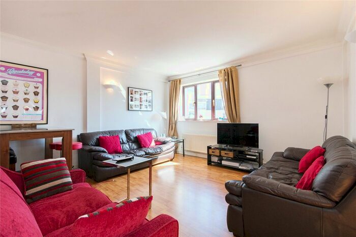 2 Bedroom Flat To Rent In Hulme Place, Borough, London SE1