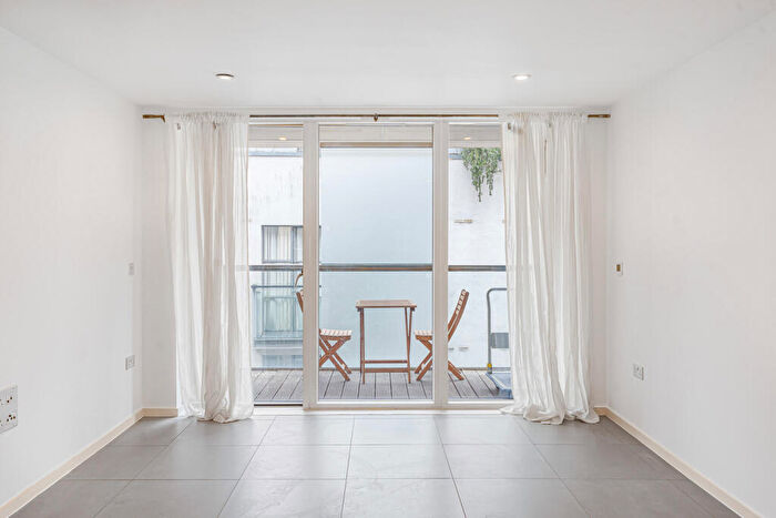 1 Bedroom Apartment For Sale In Dance Square, London, EC1V