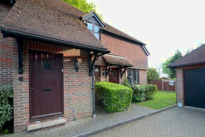 1 Bedroom Maisonette To Rent In Mayfield Court, Eversley, RG27