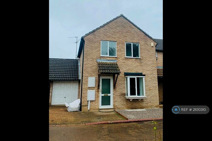 3 Bedroom Semi-Detached House To Rent In Tintagel Court, Peterborough, PE3