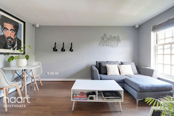 1 Bedroom Apartment For Sale In Leigh Hunt Drive, London, N14