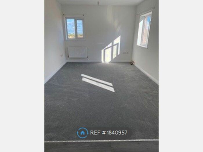 2 Bedroom Flat To Rent In Laindon, Basildon, SS15